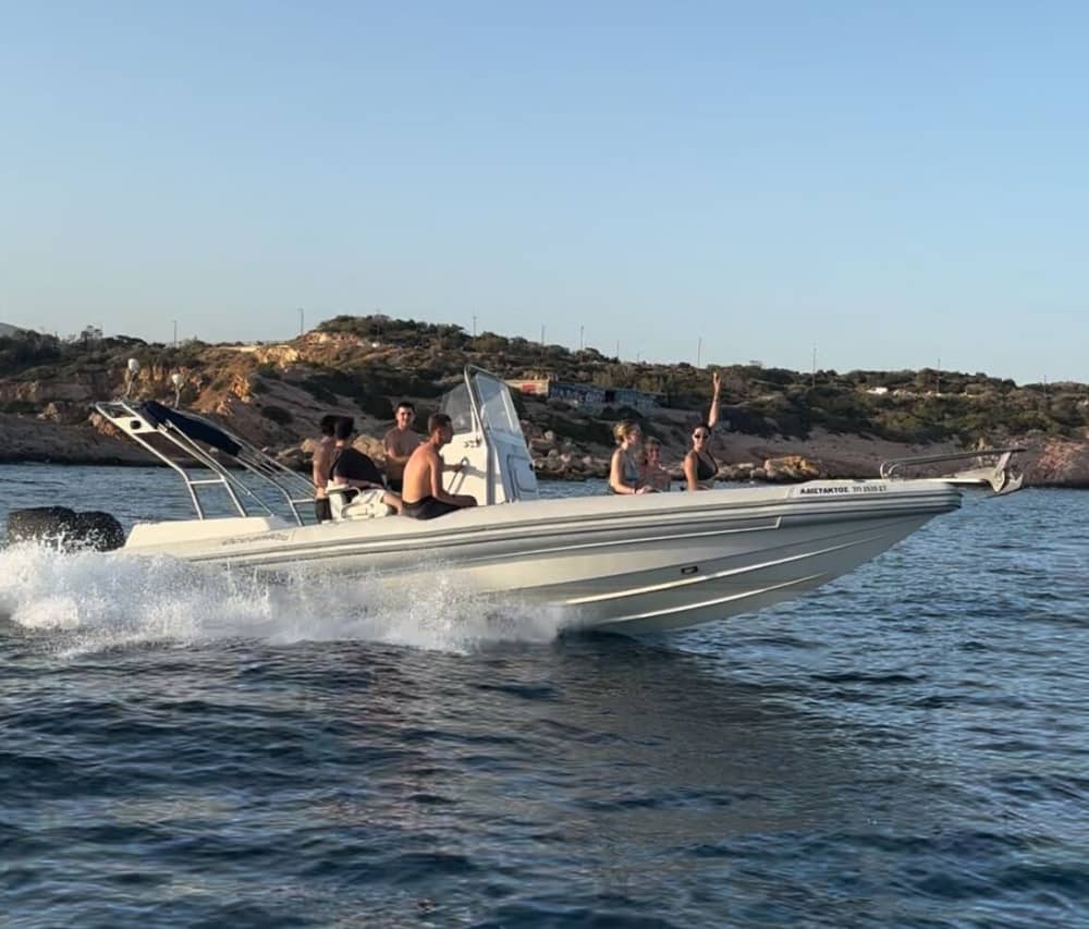 Enjoy 8h on a motorboat to explore Glyfada