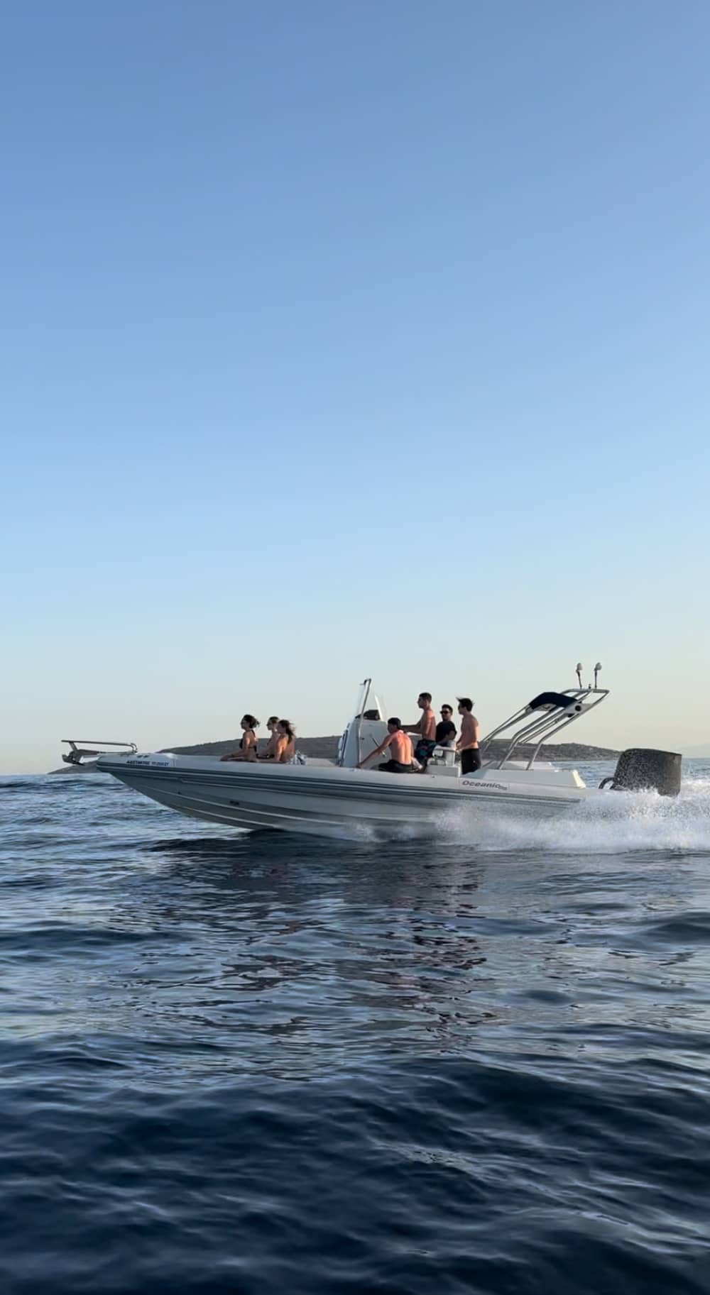 Geniet van een 8 uur durende boottocht om Glyfada te verkennen.