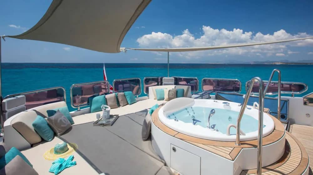 Luxury redefined in Dubai: An unforgettable day on a motor yacht