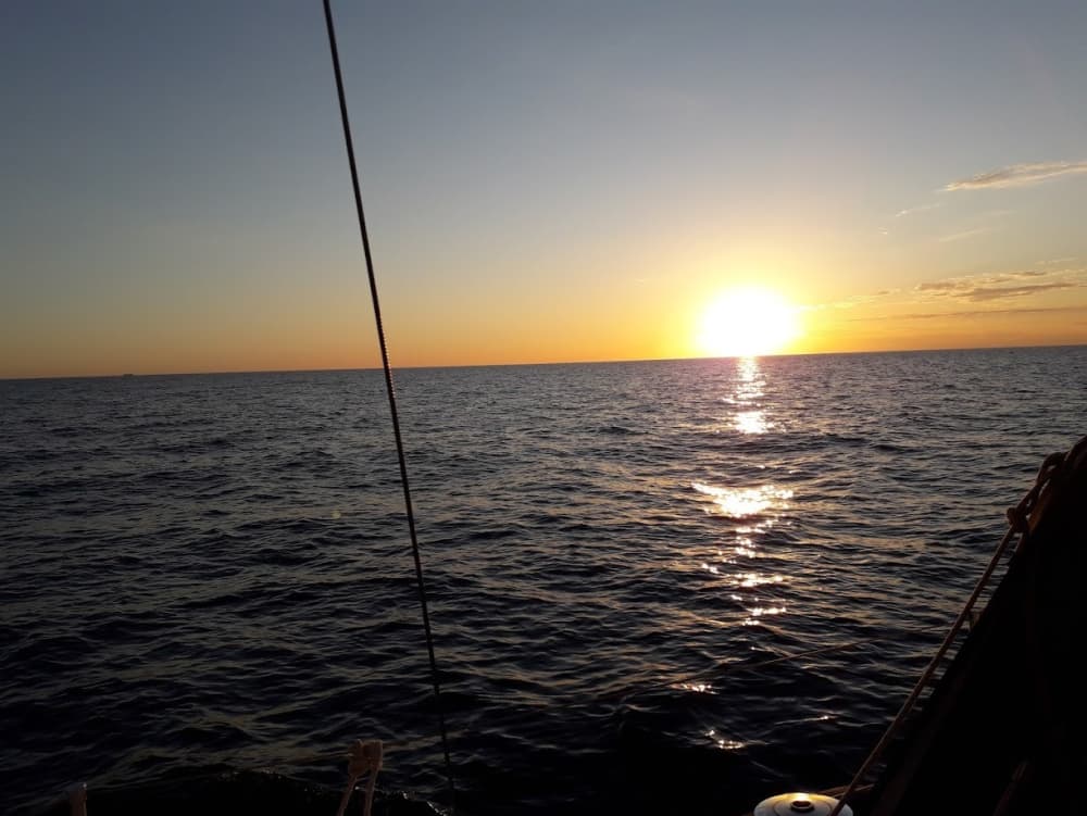 Scopri Pegli a bordo di una barca a vela per un'intera giornata.