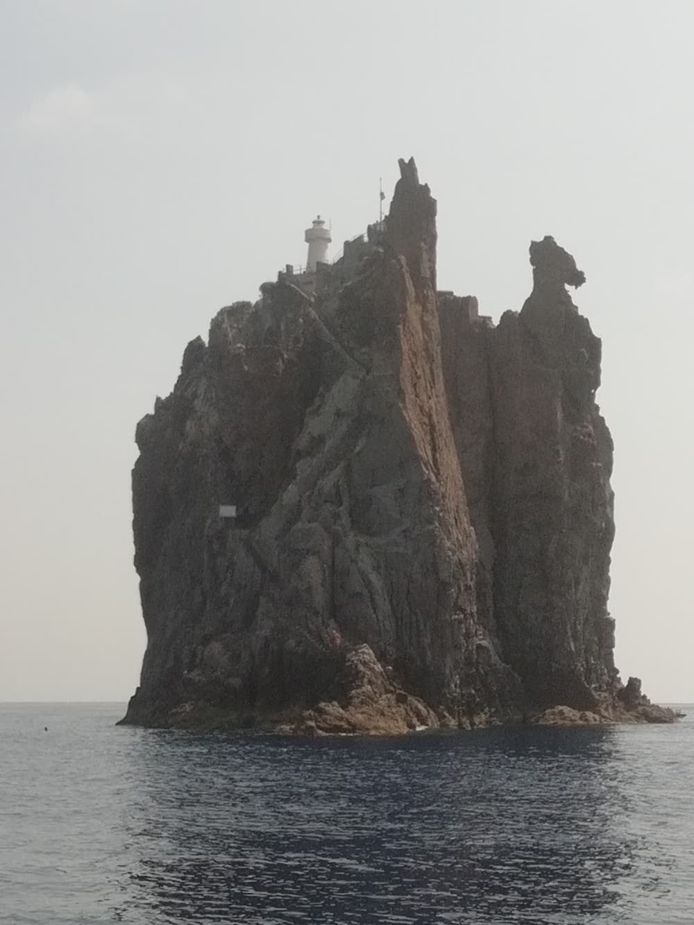 Scopri Pegli a bordo di una barca a vela per un'intera giornata.