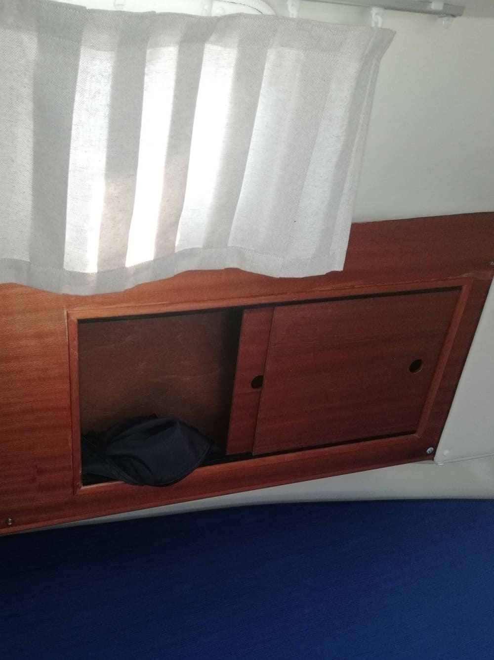 Scopri Pegli a bordo di una barca a vela per un'intera giornata.