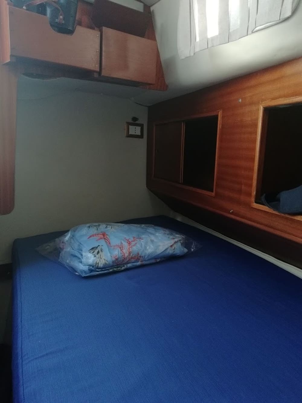 Scopri Pegli a bordo di una barca a vela per un'intera giornata.