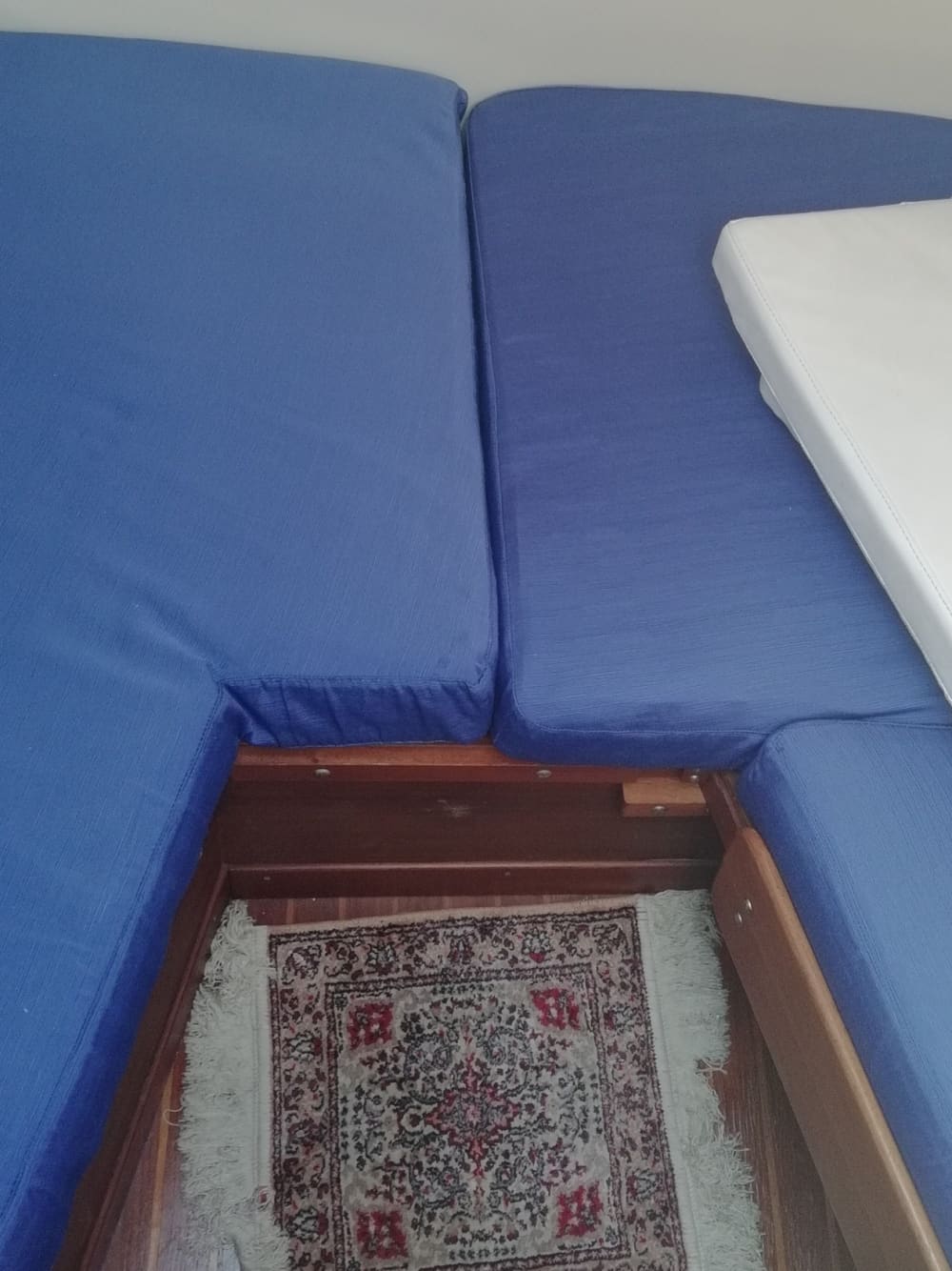 Scopri Pegli a bordo di una barca a vela per un'intera giornata.