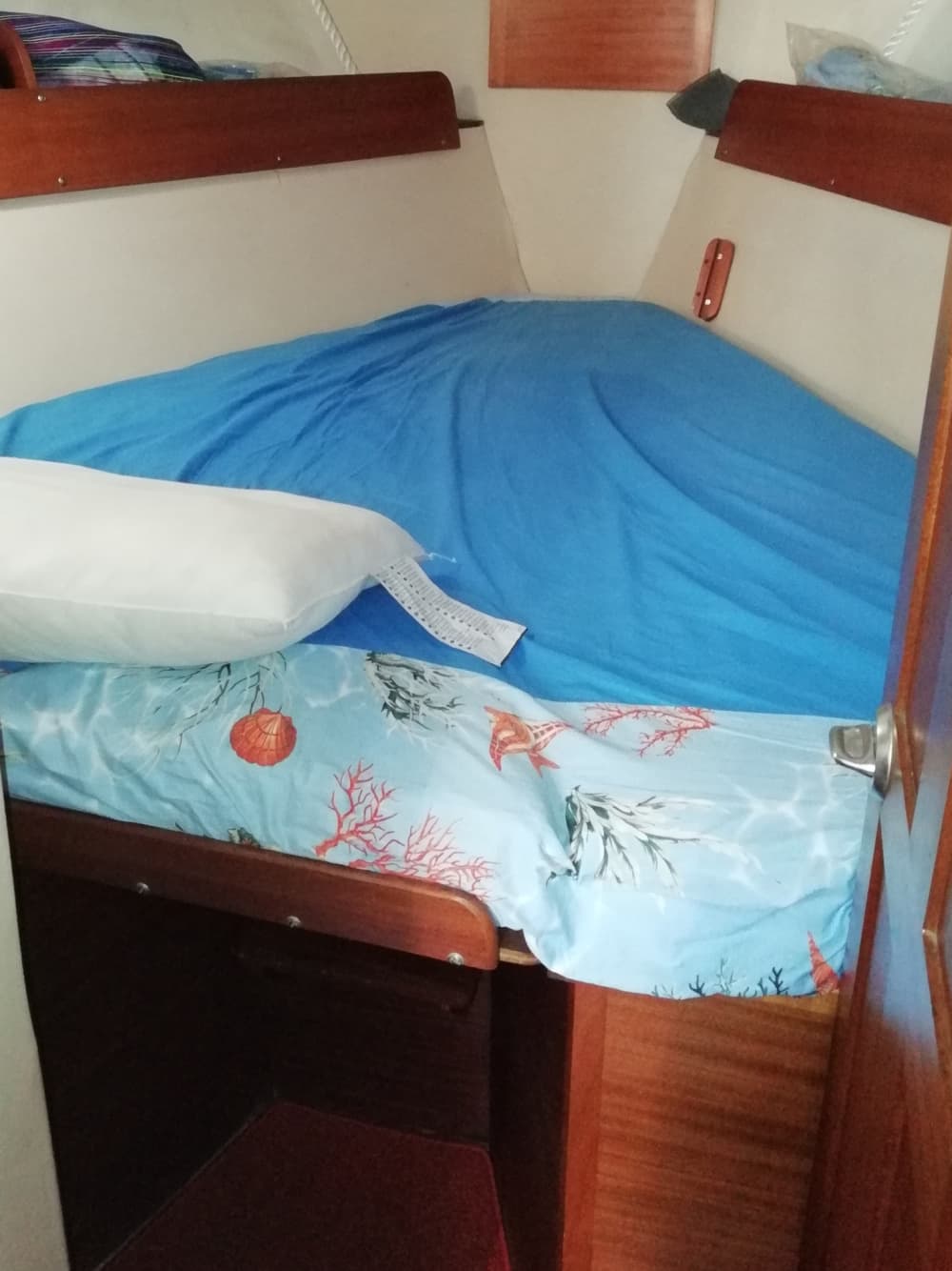 Scopri Pegli a bordo di una barca a vela per un'intera giornata.