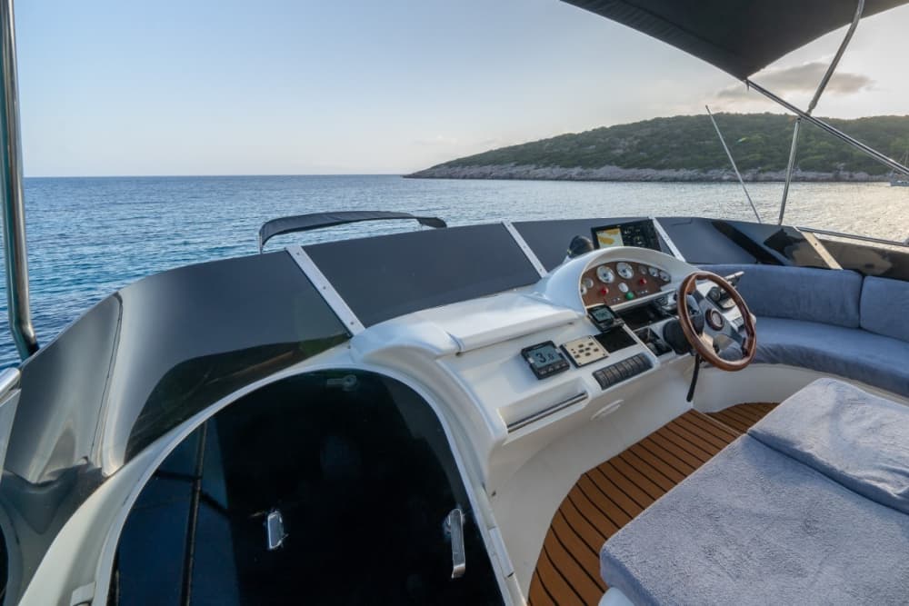 Jouw dag in Gümbet: huur een motorboot voor 9 uur ontdekkingstocht.