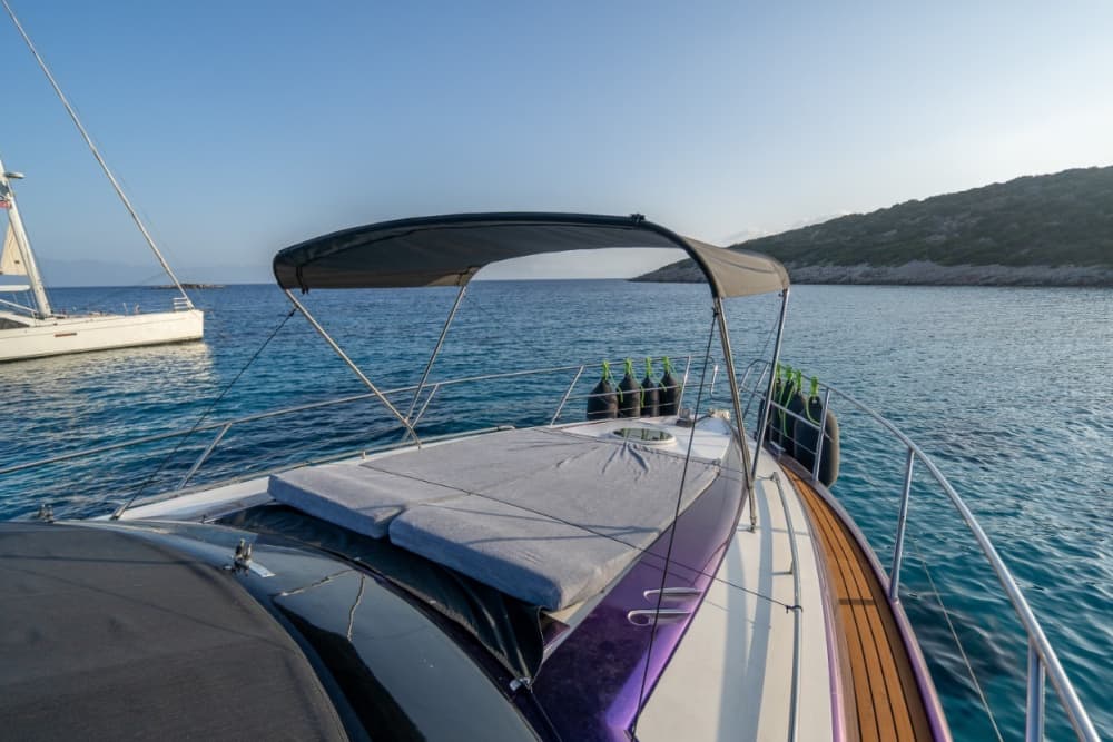 Jouw dag in Gümbet: huur een motorboot voor 9 uur ontdekkingstocht.