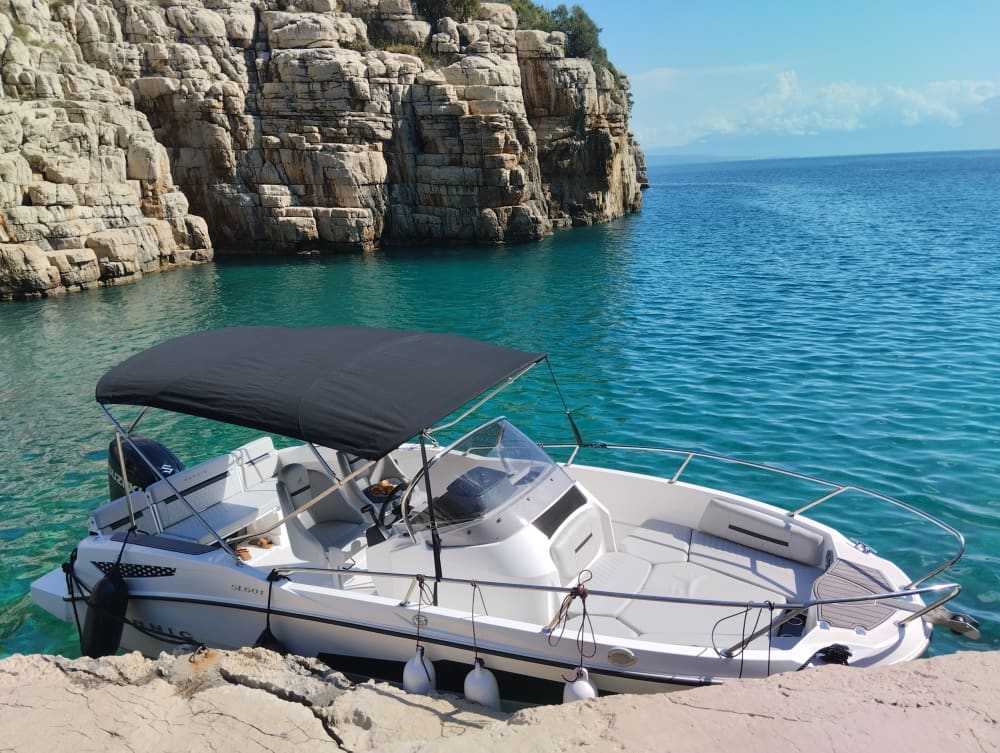Discover Makarska's shores: A complete day trip aboard a motorboat