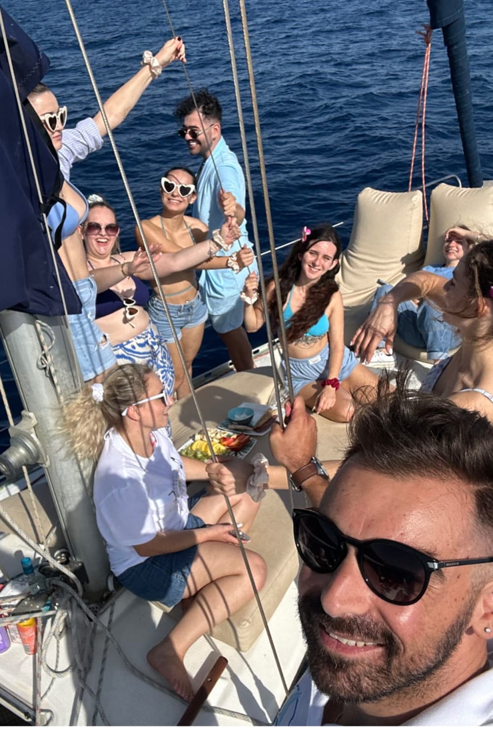 Genießen Sie einen Tag auf See in Athen an Bord eines Segelboots
