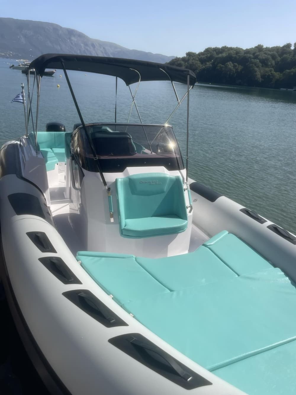 Um dia em Corfu: Desfrute de 9 horas de descobertas em um barco a motor.