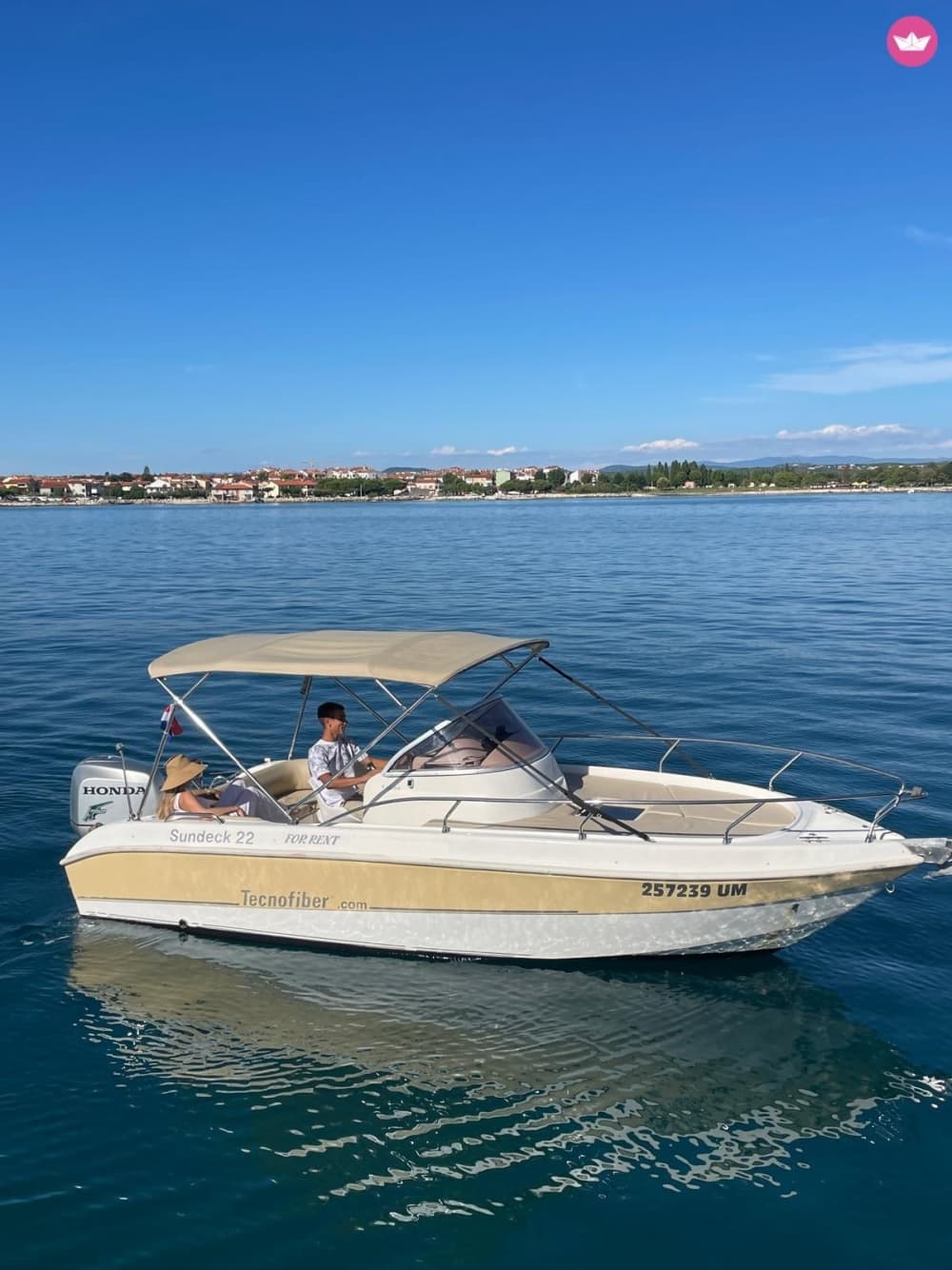 Louez un bateau à moteur pour 4 heures de plaisir