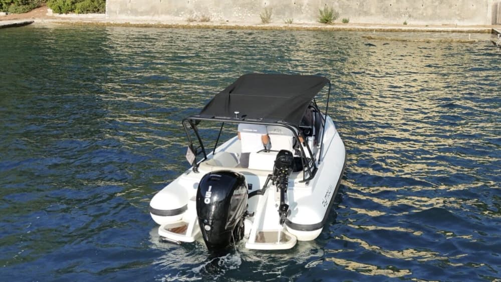 Excursión de medio día a las islas Scorpios y Meganisi (cueva de Papanicolis).