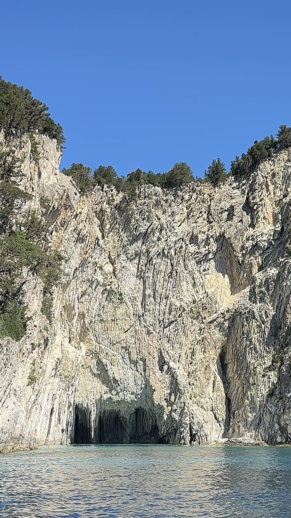 Excursión de medio día a las islas Scorpios y Meganisi (cueva de Papanicolis).