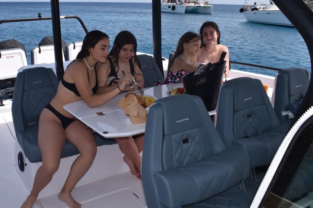 Secretos de Symi: crucero privado de día completo a las playas y al emblemático puerto