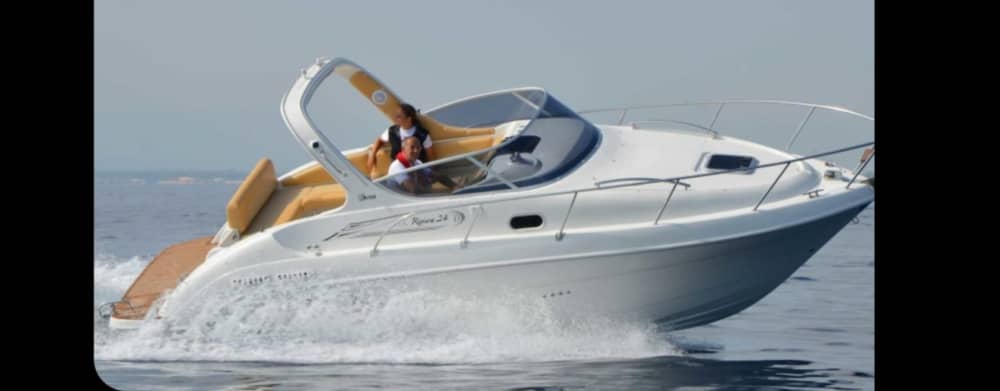 Ολοήμερη εκδρομή με σκάφος στην Arenella & Fontane Bianche