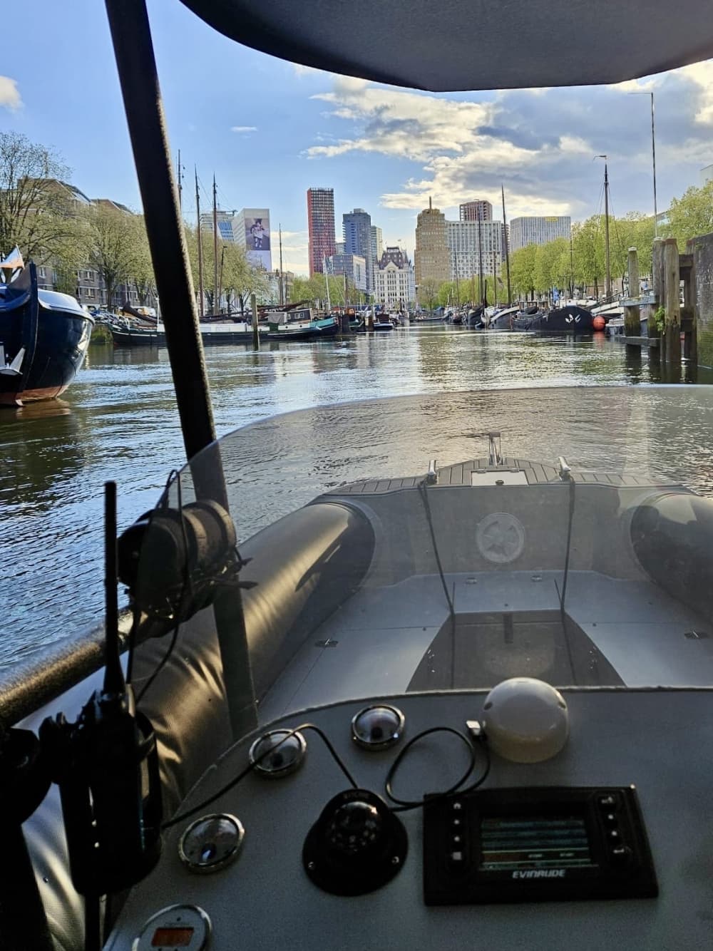 Una giornata magica a Rotterdam a bordo di un motoscafo.