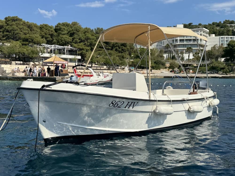 Águas Azuis e Vibrações Insulares – Cruzeiro de Dia Inteiro nas Ilhas Pakleni