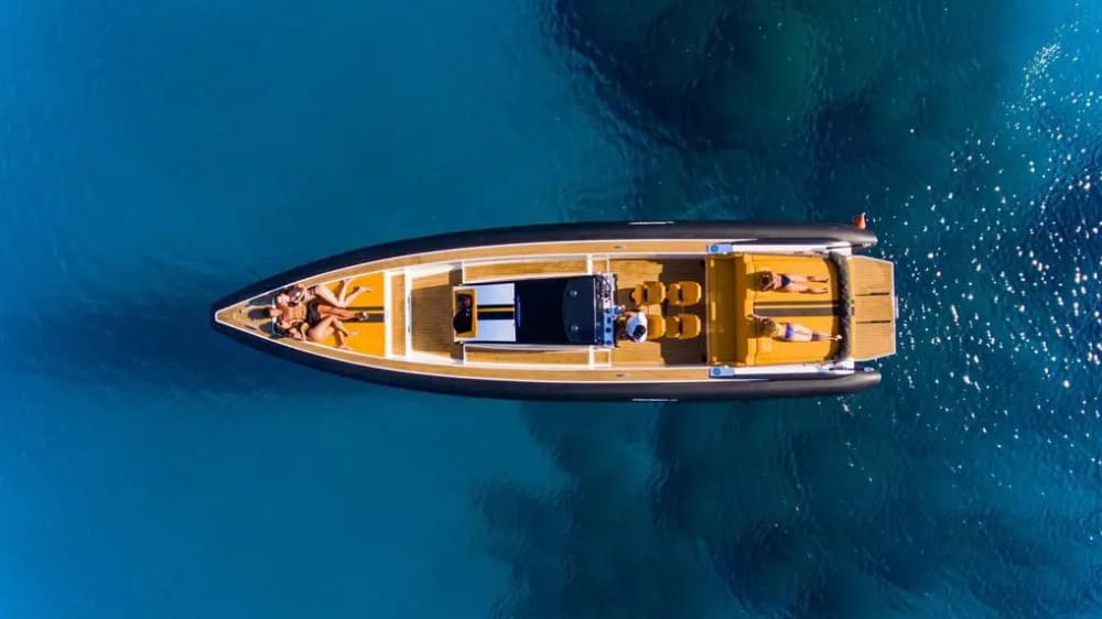 Avventura sull'isola di Symi: crociera di lusso di un giorno intero verso un paradiso nascosto
