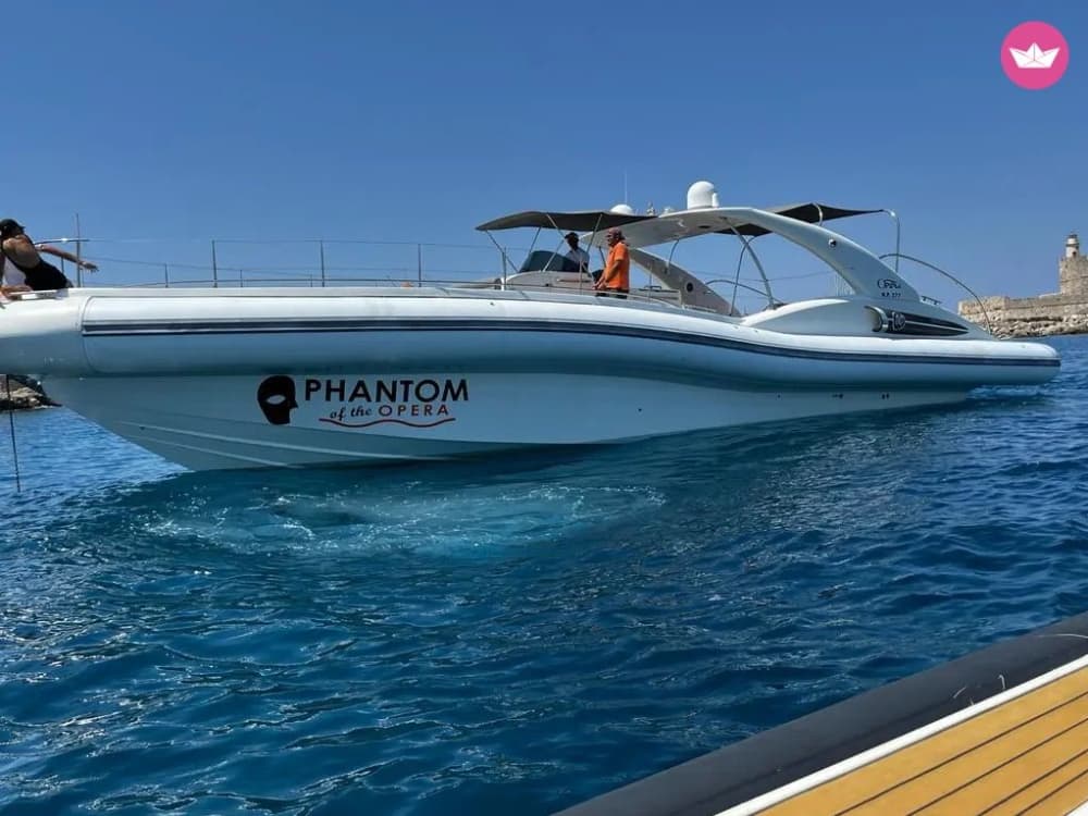 Navegue hacia la serenidad: una escapada de medio día a Rodas para disfrutar del sol, el mar y la tranquilidad.