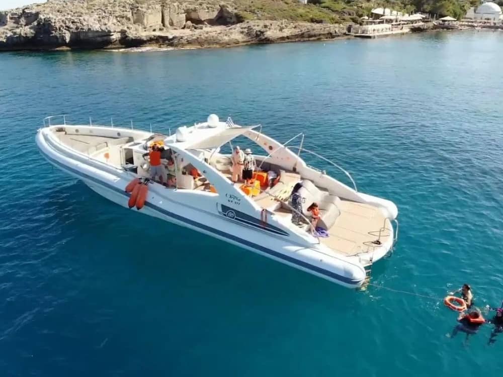 Navegue hacia la serenidad: una escapada de medio día a Rodas para disfrutar del sol, el mar y la tranquilidad.