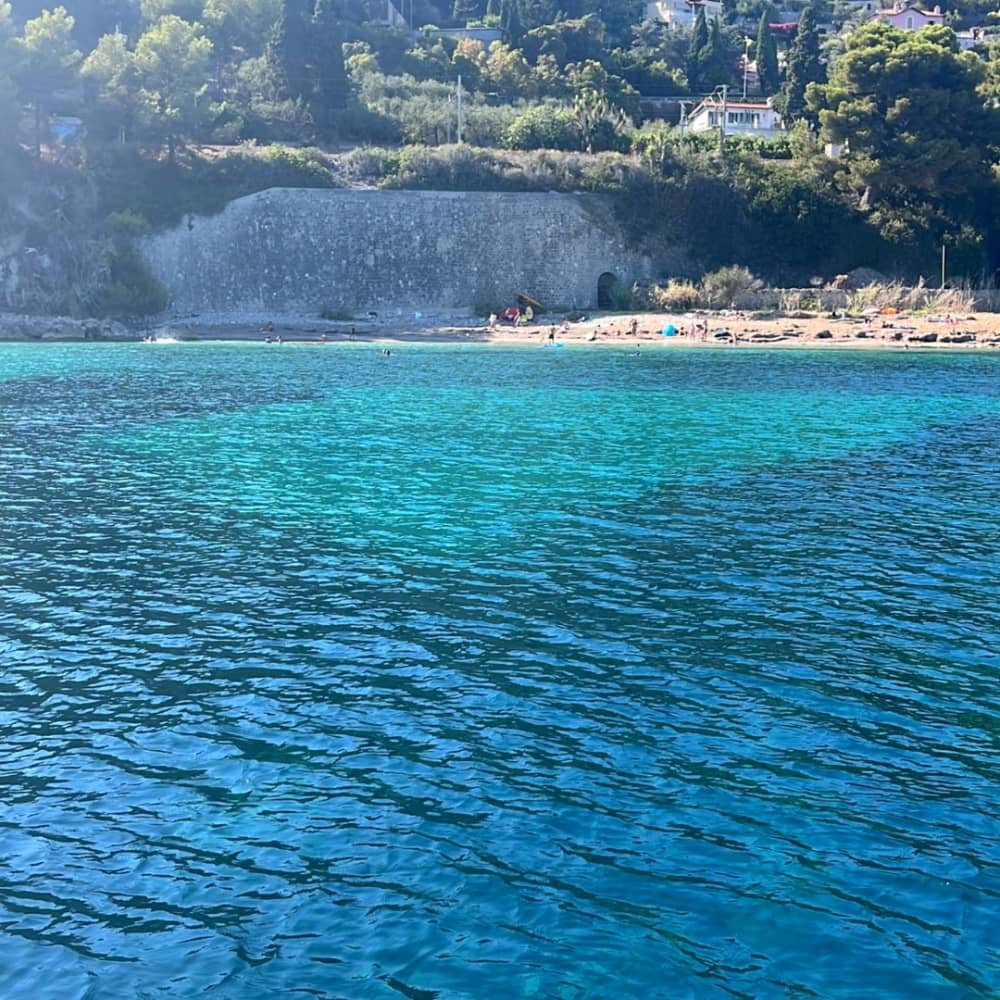 Geniet van de zon tijdens een 8 uur durende boottocht in Monte Carlo.