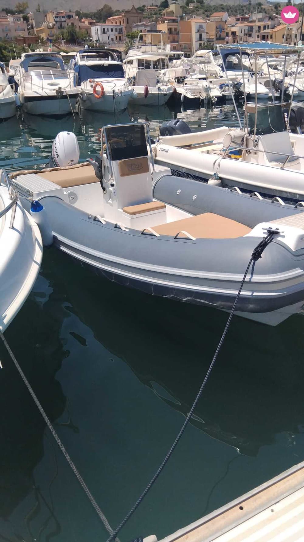 Experience an unforgettable day with our NOAH 55, equipped with everything you need for a perfect day on the boat!