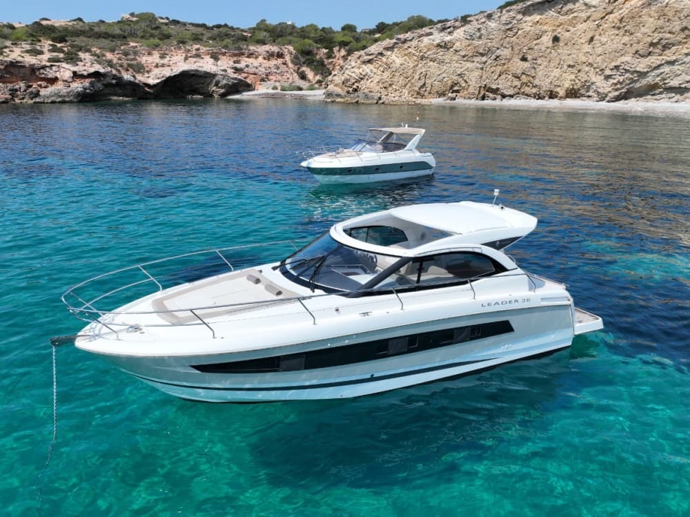 Luxe côtier&nbsp;: une croisière relaxante à Cala Jondal