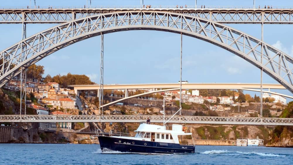 Your private motorboat for a day around Porto
