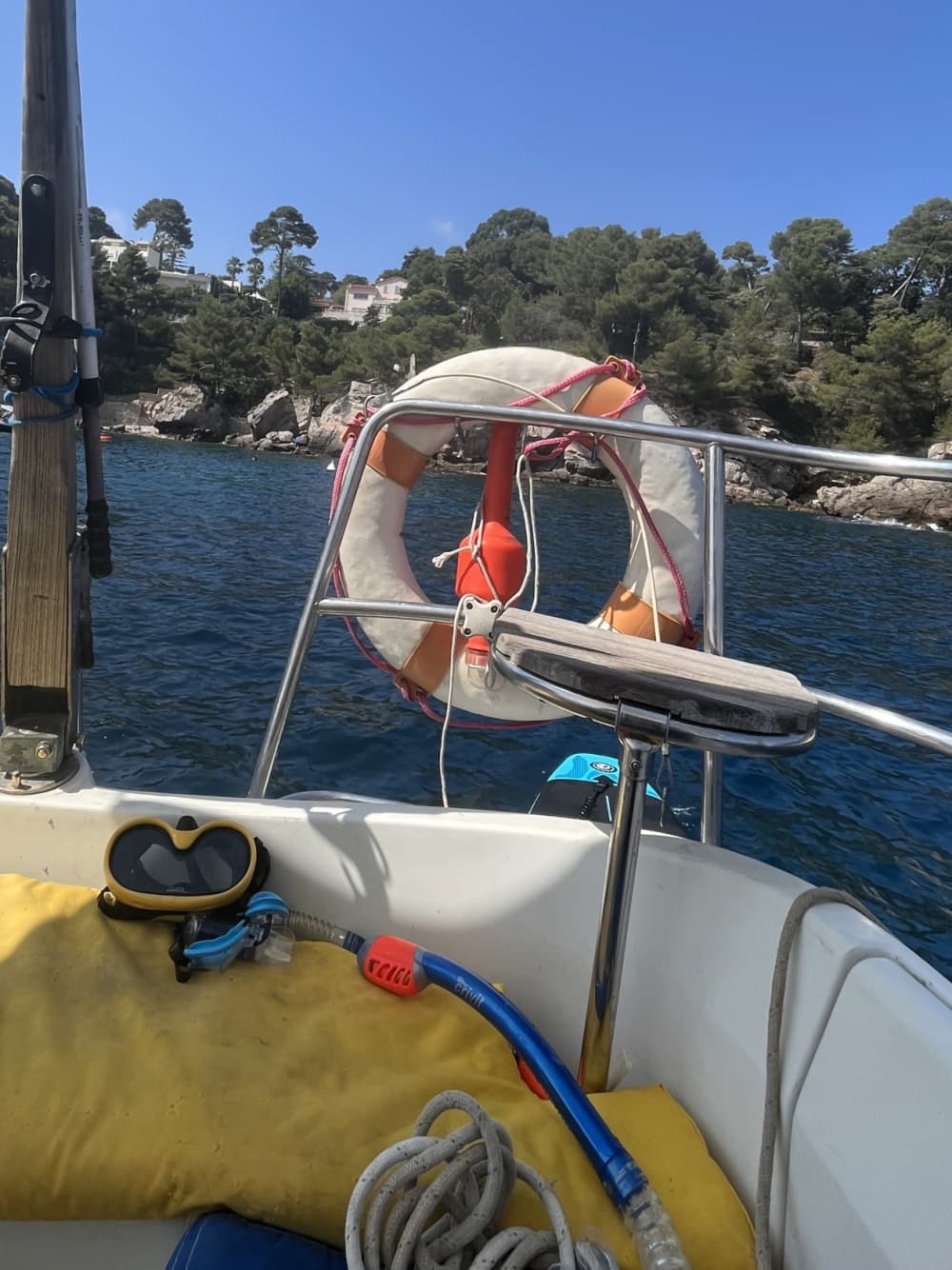 Scopri Saint-Mandrier-sur-Mer con una gita in barca a vela di un'intera giornata