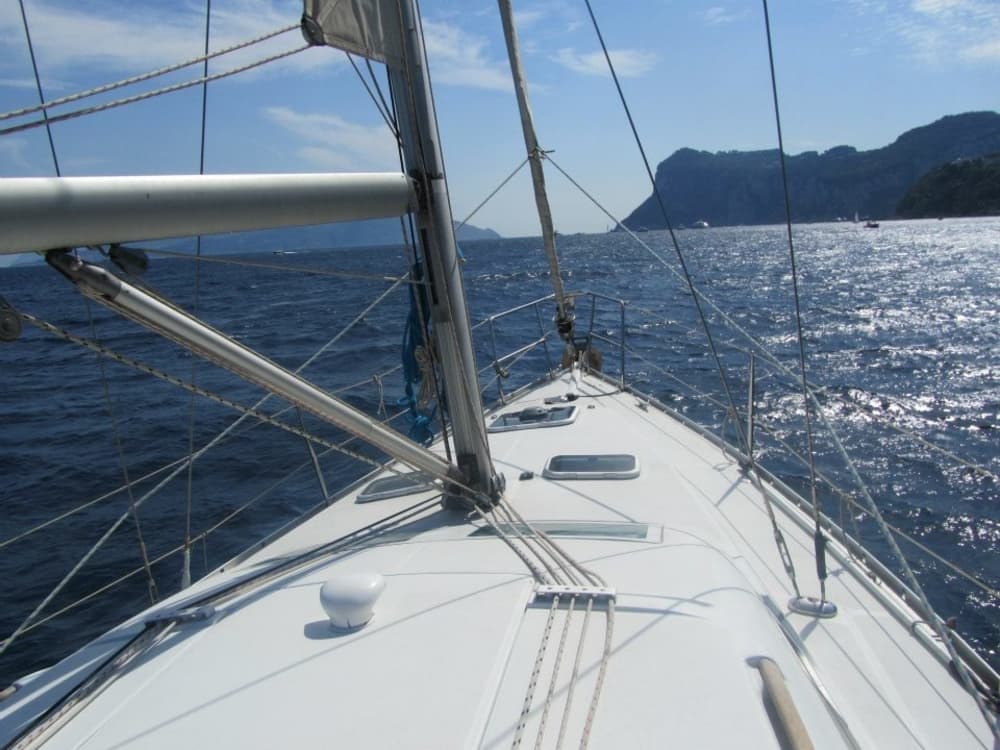 Entdecken Sie Castellammare di Stabia bei einem ganztägigen Segeltörn