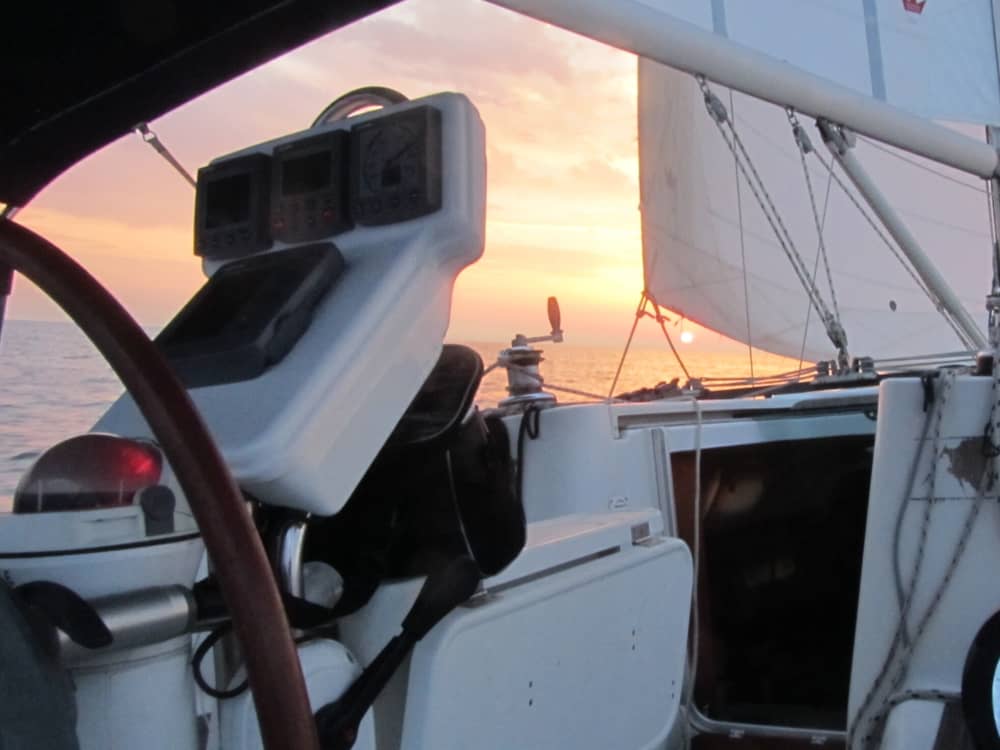 Entdecken Sie Castellammare di Stabia bei einem ganztägigen Segeltörn
