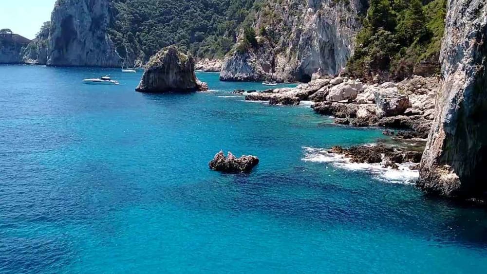 Entdecken Sie Castellammare di Stabia bei einem ganztägigen Segeltörn