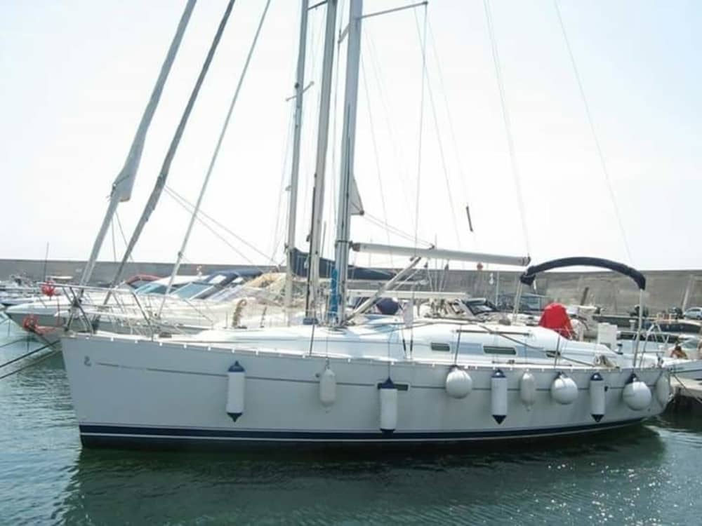 Entdecken Sie Castellammare di Stabia bei einem ganztägigen Segeltörn