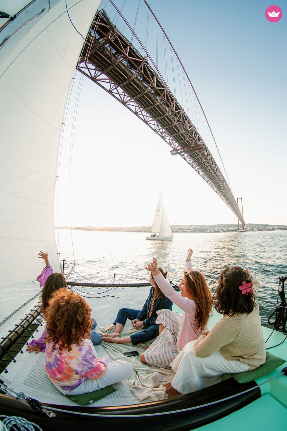 Il meglio di Lisbona si trova sull'acqua: una giornata intera in esclusiva su un catamarano.