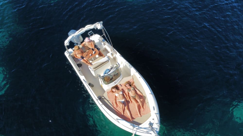 Détente à Ajaccio : 8h30 de soleil sur un bateau à moteur