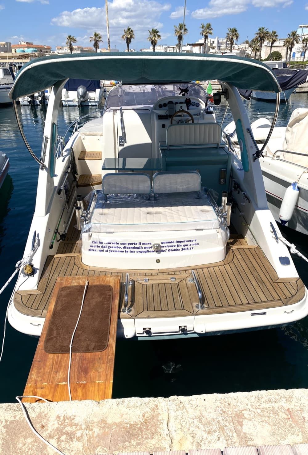 Goditi il sole con un'escursione in barca di 8 ore a Lizzano.