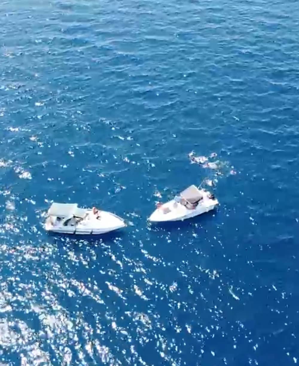 Goditi il sole con un'escursione in barca di 8 ore a Lizzano.