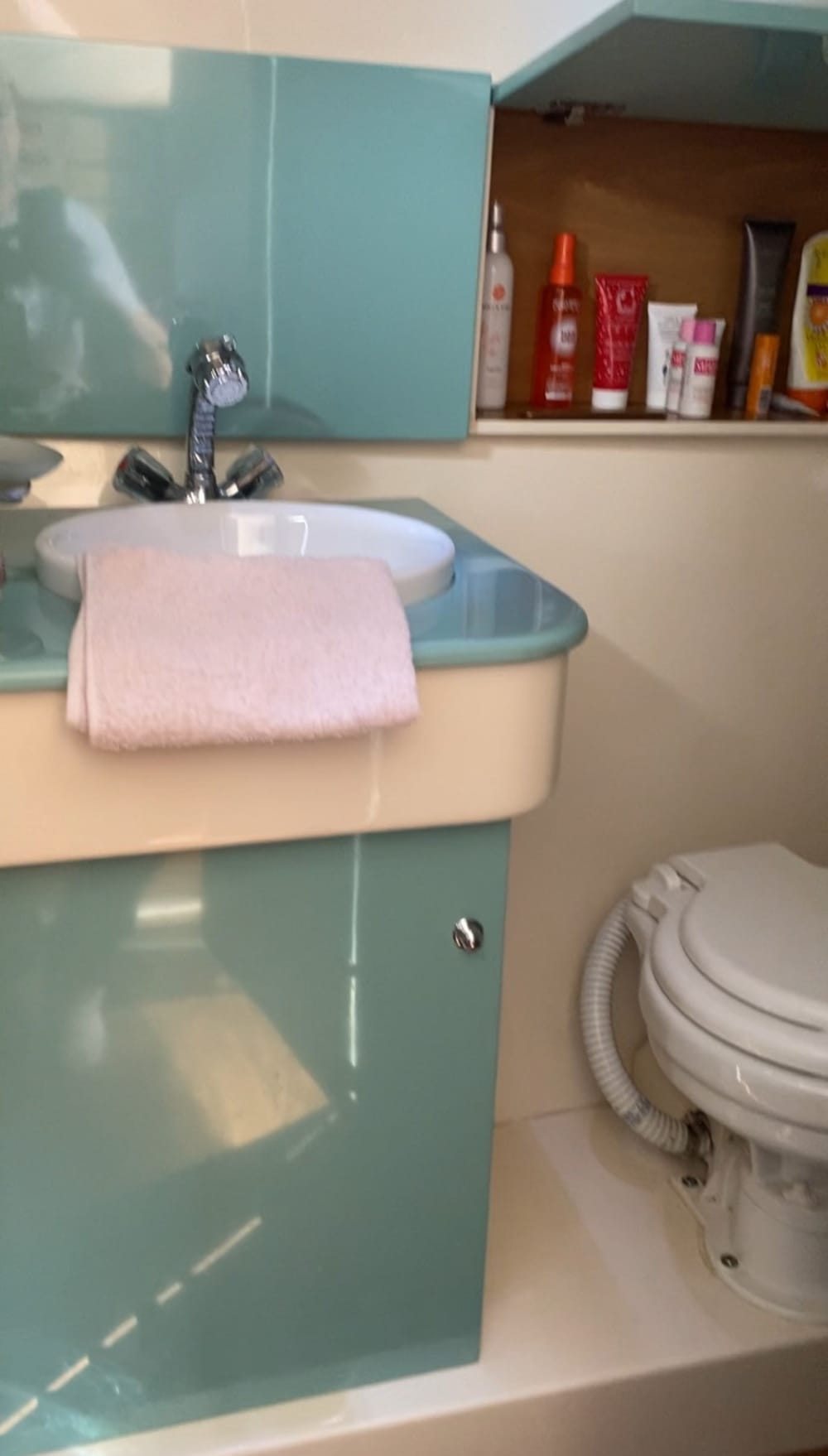 Goditi il sole con un'escursione in barca di 8 ore a Lizzano.