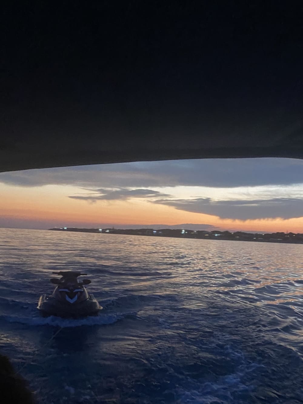 Goditi il sole con un'escursione in barca di 8 ore a Lizzano.