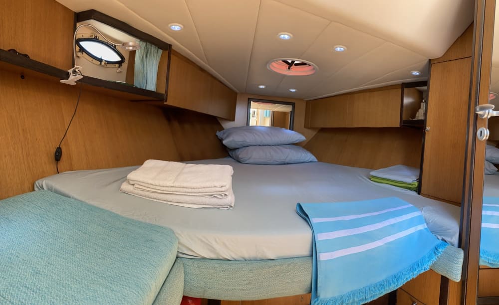 Goditi il sole con un'escursione in barca di 8 ore a Lizzano.