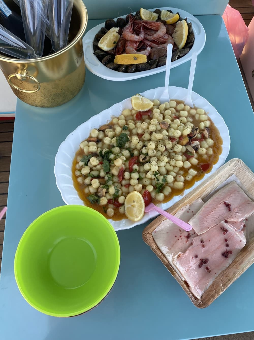 Goditi il sole con un'escursione in barca di 8 ore a Lizzano.