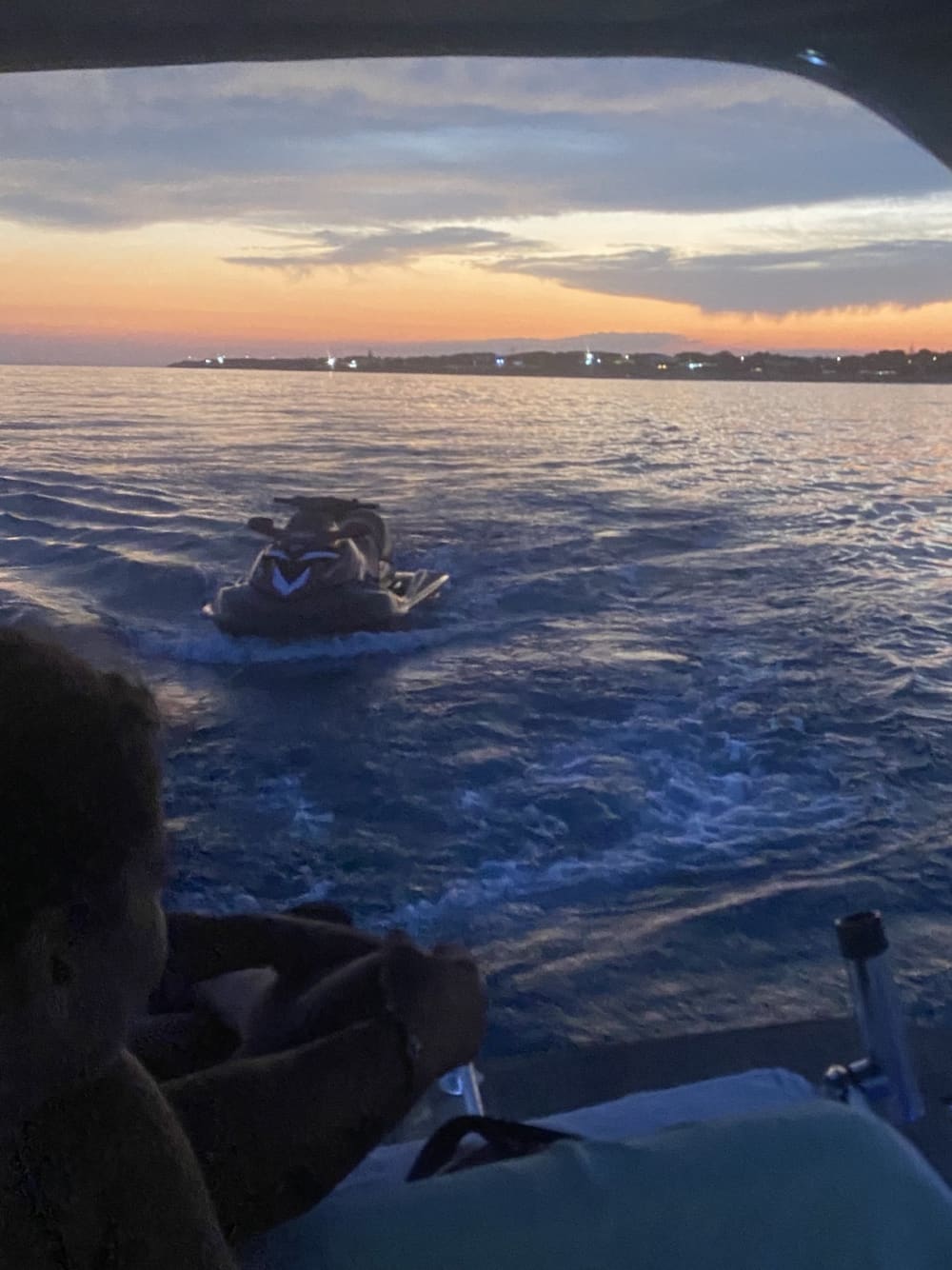 Goditi il sole con un'escursione in barca di 8 ore a Lizzano.