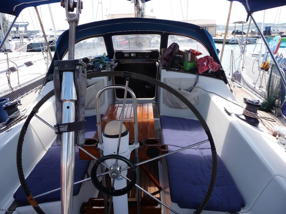 Trascorri 9 ore navigando intorno a Bandol su una barca a vela.