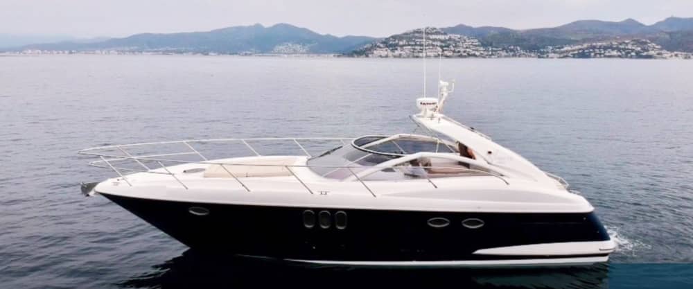 Passeio de barco privado ao redor de Terracina em uma lancha.