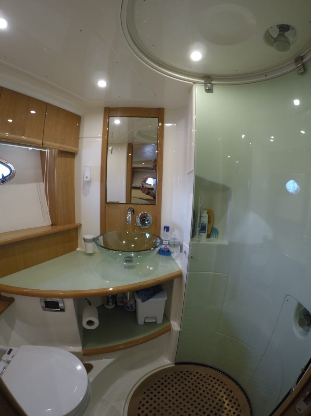 Passeio de barco privado ao redor de Terracina em uma lancha.