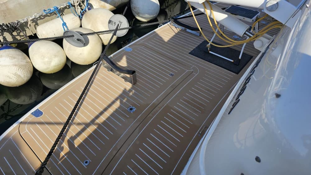 Votre expérience privée à Mandelieu-La Napoule : une journée exclusive à bord d'un yacht à moteur