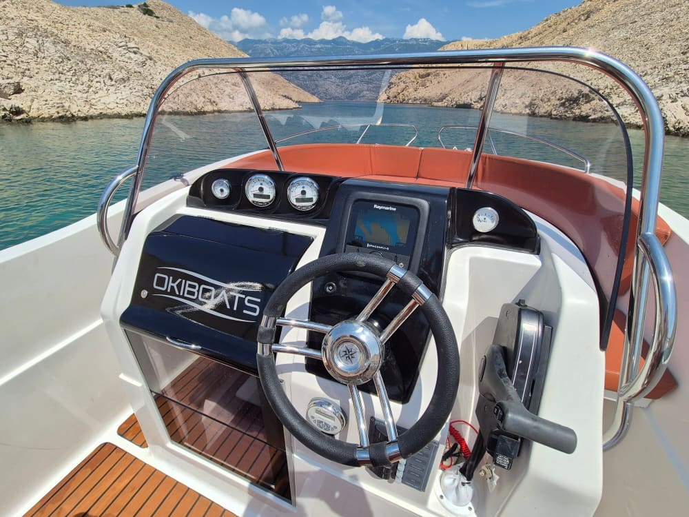 Kristallklar upplevelse: Upptäck Novalja på en motorbåt