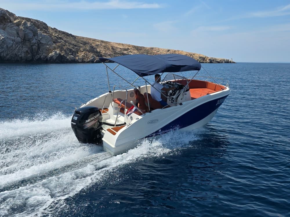 Kristallklar upplevelse: Upptäck Novalja på en motorbåt