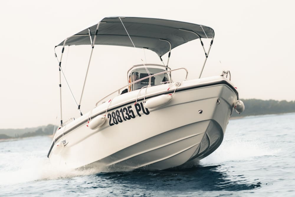 Entdecken Sie Pula auf einer 9-stündigen Motorbootfahrt.