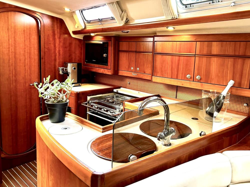 Découvrez Le Marin lors d'une excursion en voilier d'une journée.